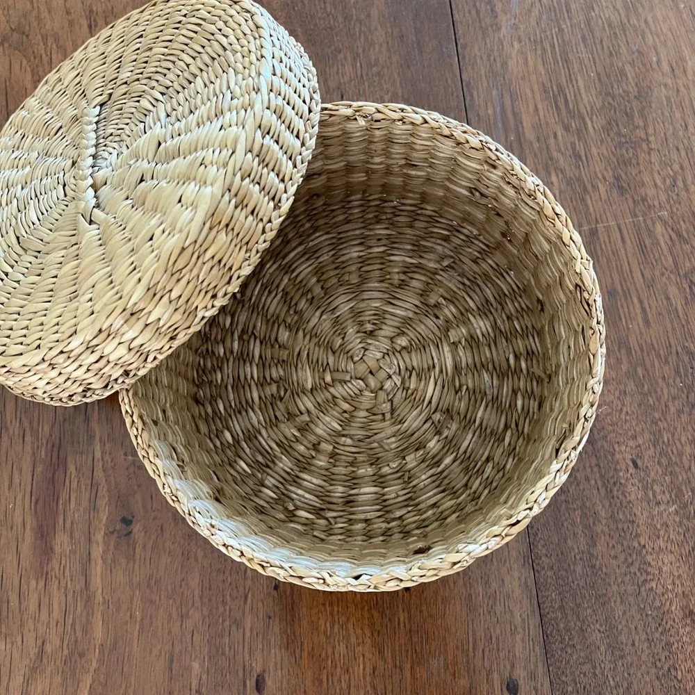 Vintage Lidded Basket‎